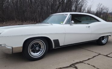 Buick-Wildcat-1967-White-Gold-164966-2