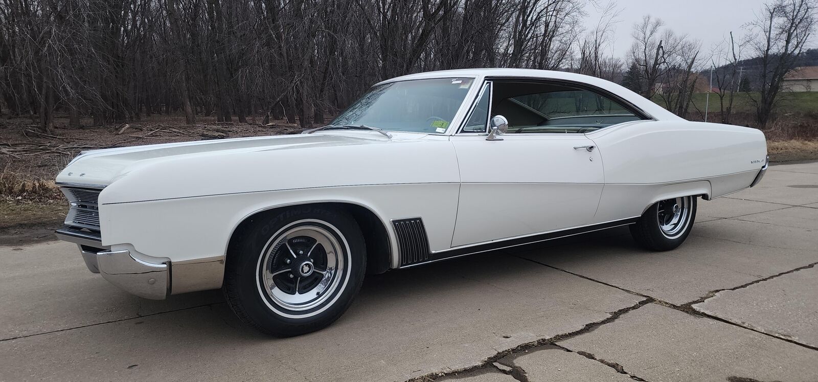 Buick-Wildcat-1967-White-Gold-164966-2