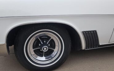 Buick-Wildcat-1967-White-Gold-164966-5