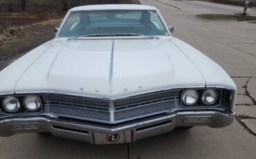 Buick-Wildcat-1967-White-Gold-164966-6