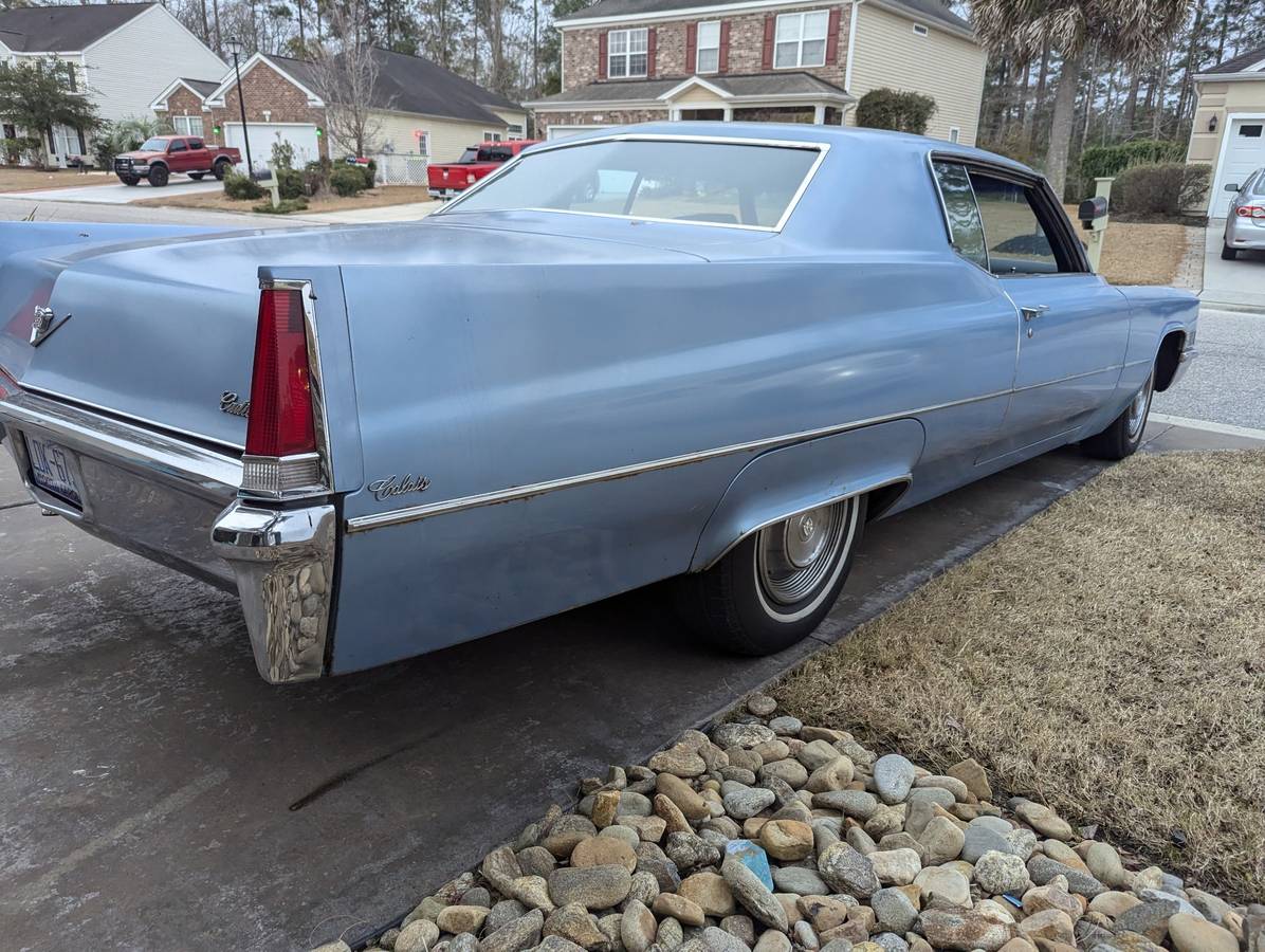 Cadillac-1969-104607-7