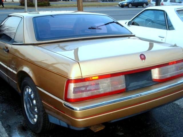 Cadillac-Allante-1987-Gold-Gold-116780-4