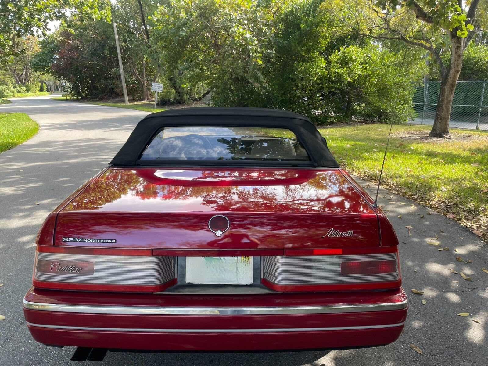 Cadillac-Allante-1993-Garnet-Red-BeigeNuetrol-50212-9