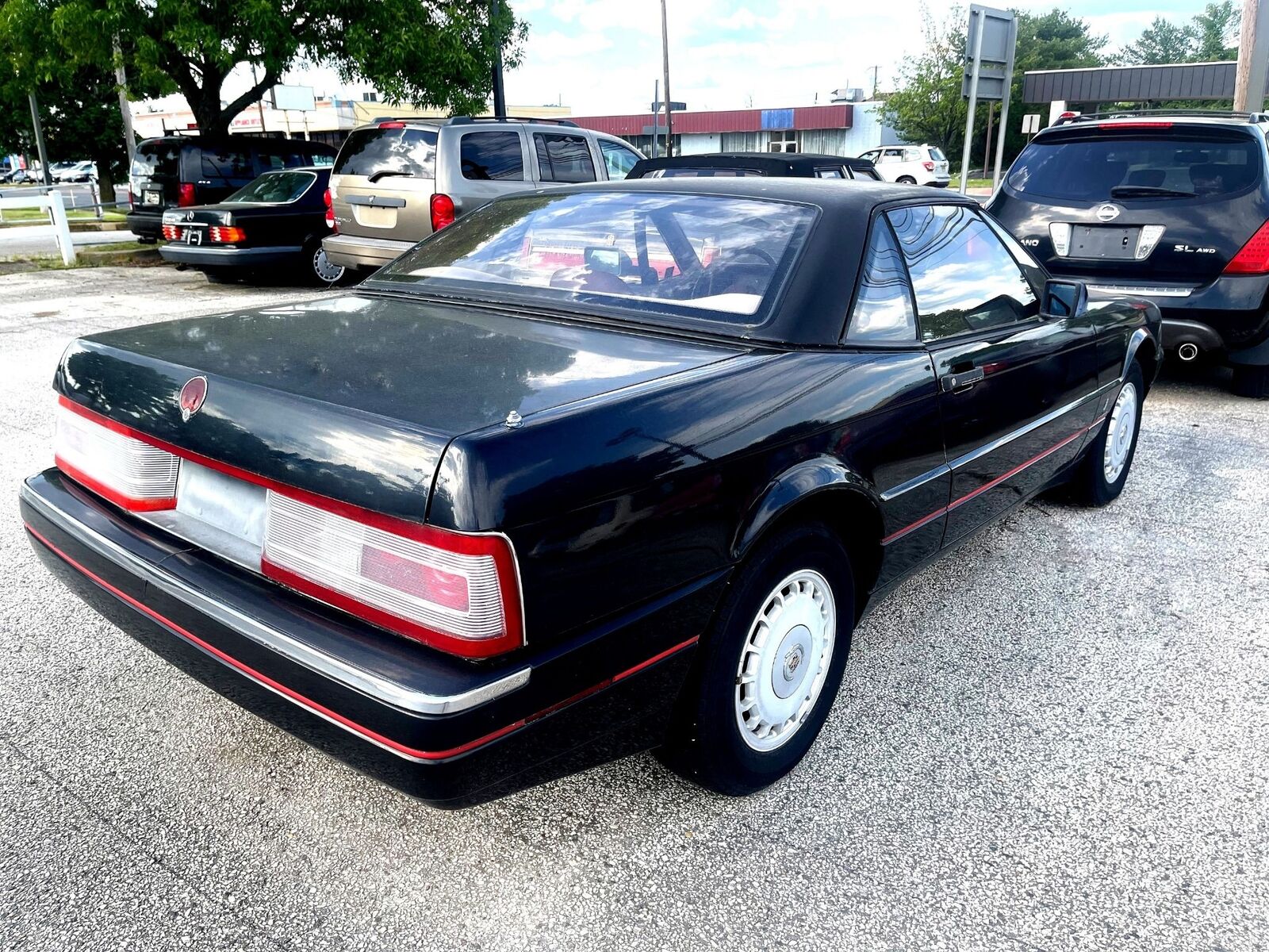 Cadillac-Allante-Cabriolet-1988-Black-Red-93147-3