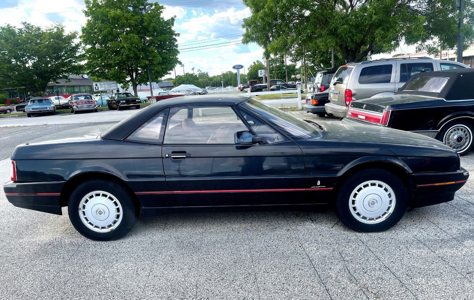 Cadillac-Allante-Cabriolet-1988-Black-Red-93147-5