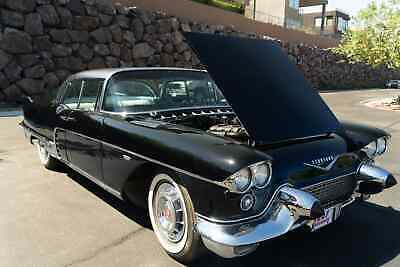 Cadillac-Brougham-Berline-1957-Black-Gray-75639-17