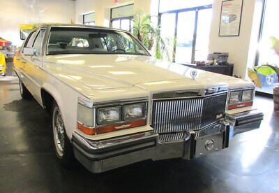 Cadillac-Brougham-Berline-1989-1