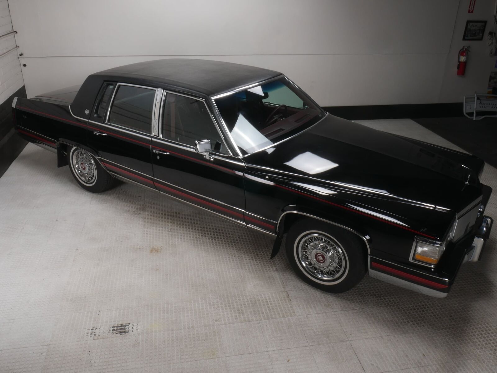 Cadillac-Brougham-Berline-1991-1