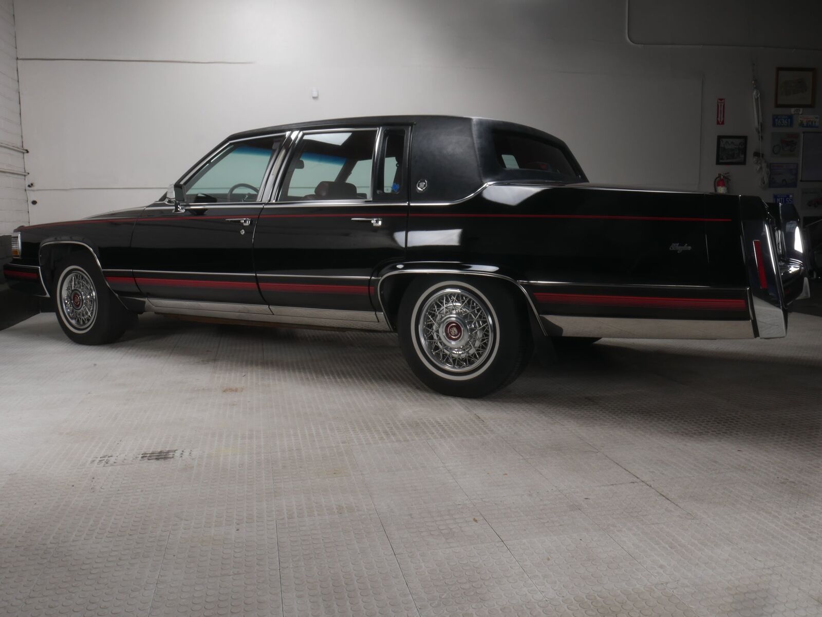 Cadillac-Brougham-Berline-1991-Black-Red-126213-8