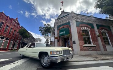 Cadillac-Coupe-deville-1976-3