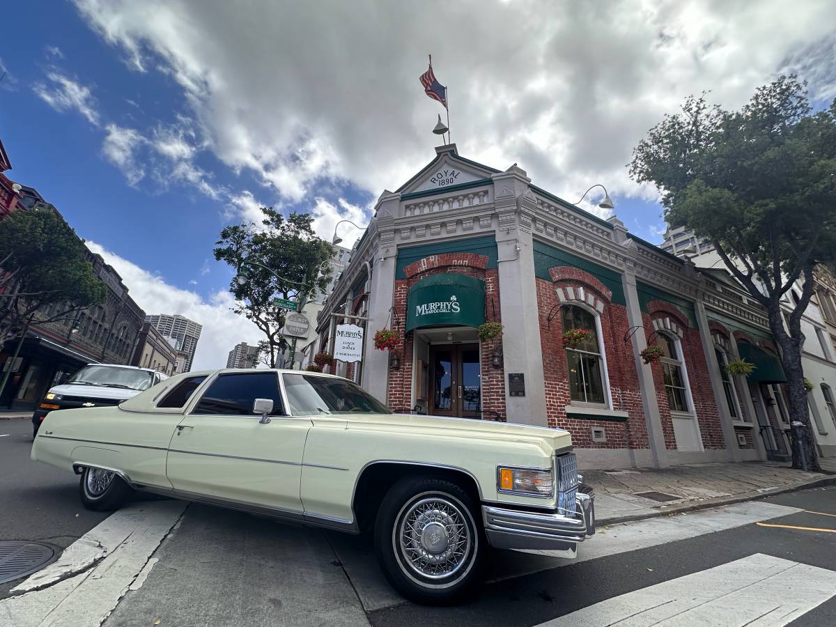 Cadillac-Coupe-deville-1976