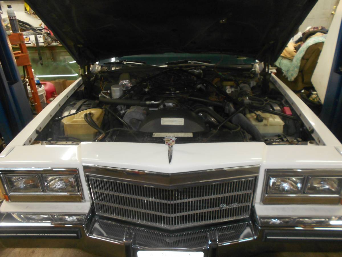 Cadillac-Coupe-deville-1983-white-57132-16