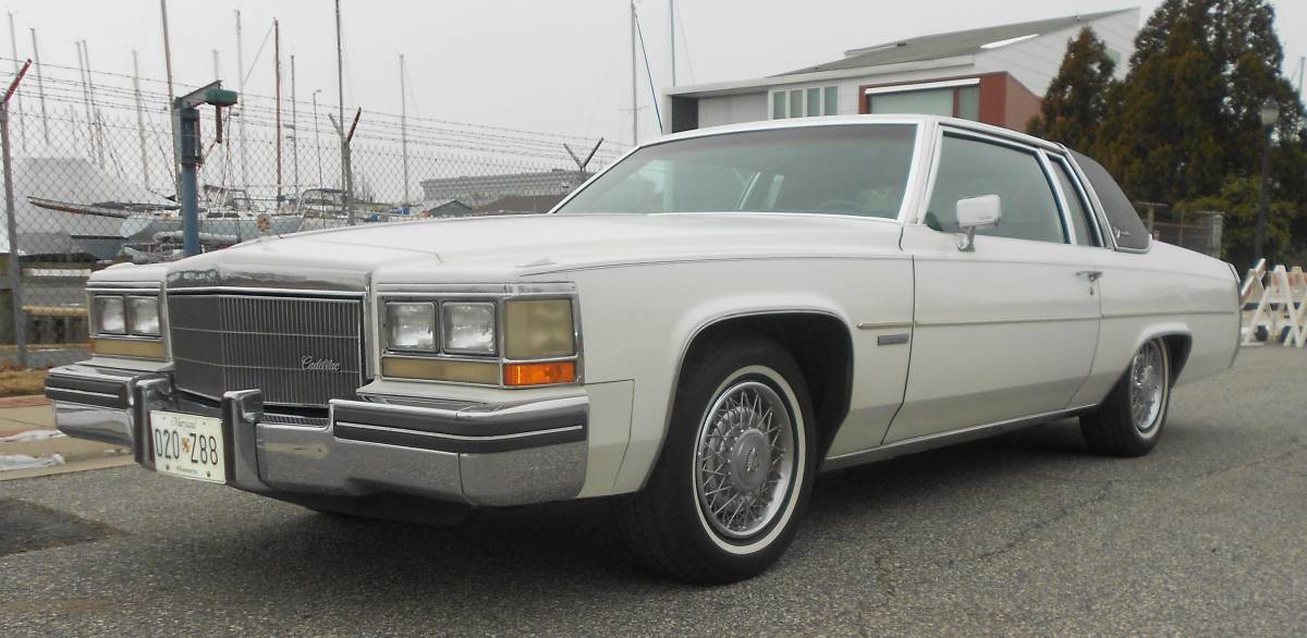 Cadillac-Coupe-deville-1983-white-57132