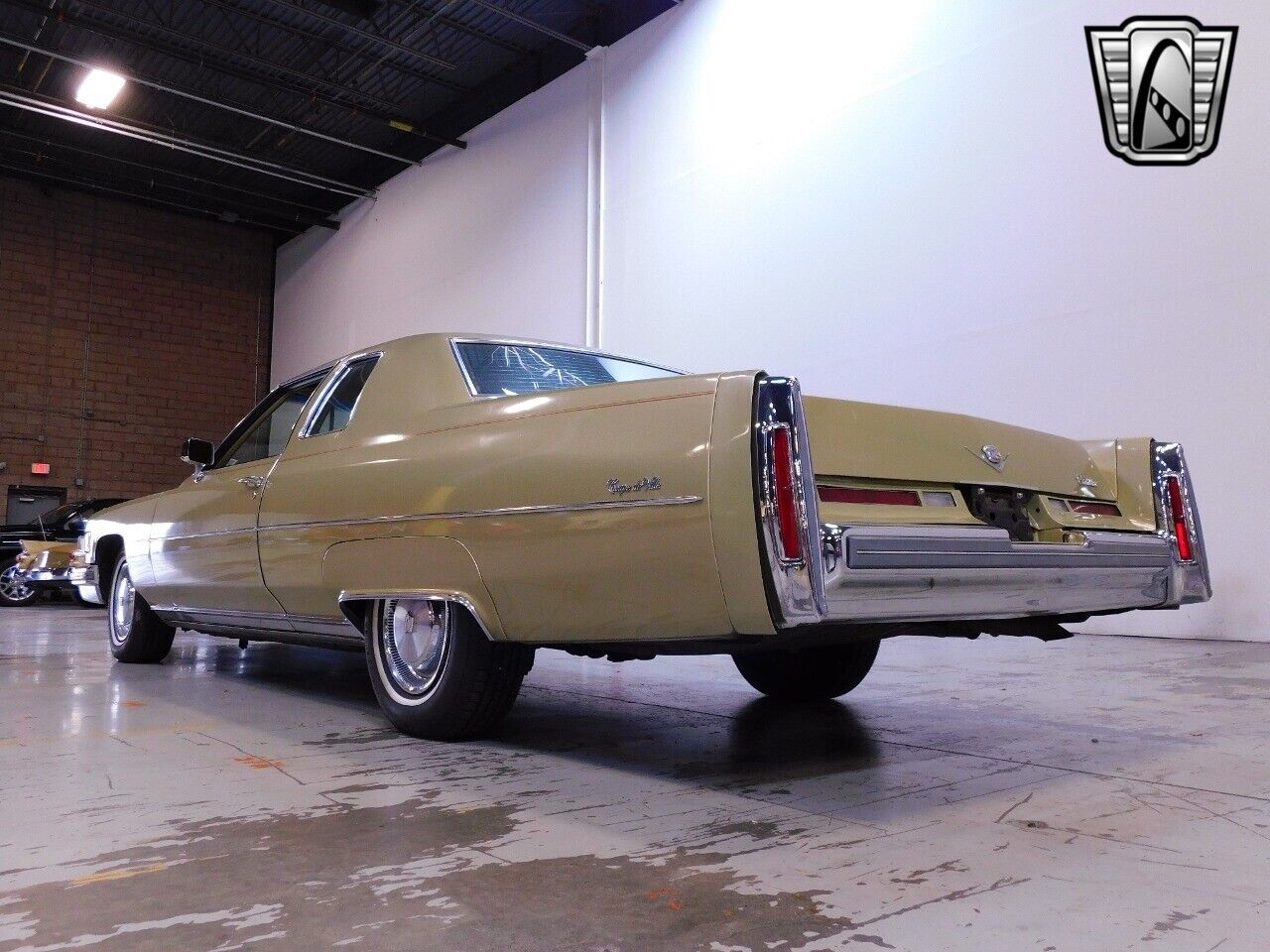 Cadillac-DeVille-1975-Gold-Green-53194-11