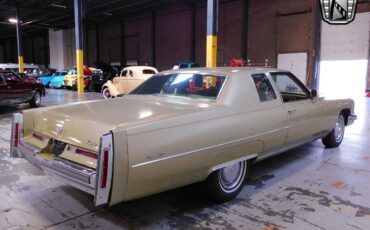 Cadillac-DeVille-1975-Gold-Green-53194-5