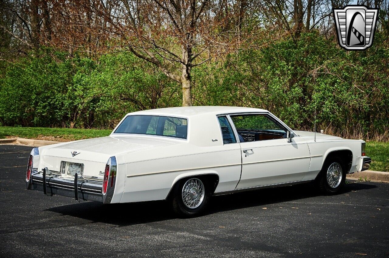 Cadillac-DeVille-1984-White-Blue-23149-5