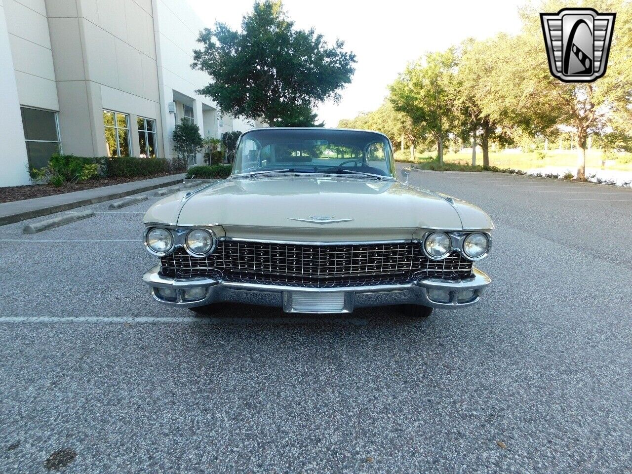 Cadillac-DeVille-Berline-1960-Beaumont-Beige-Persian-sand-76560-2