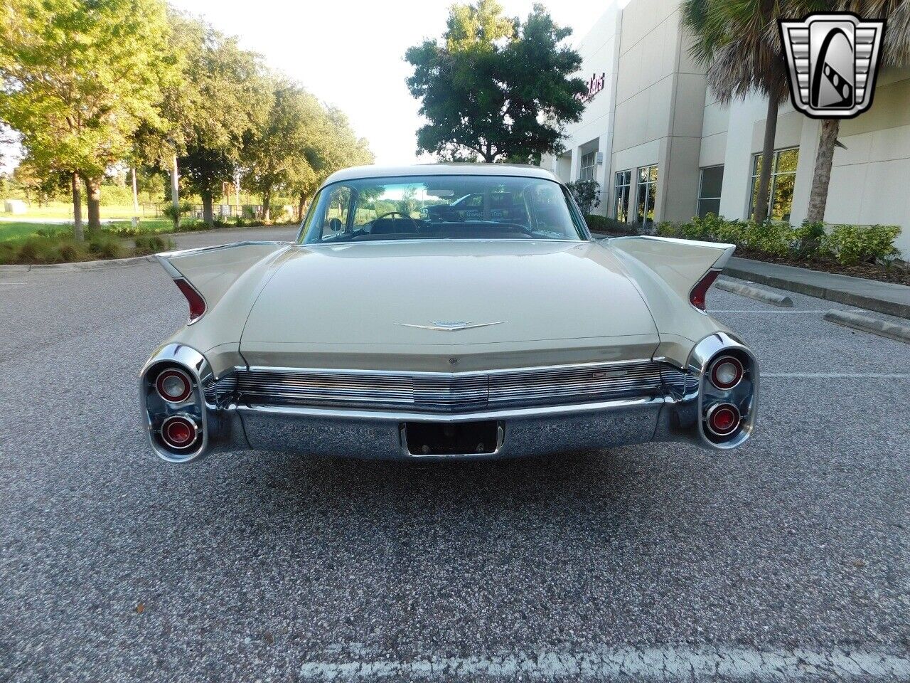 Cadillac-DeVille-Berline-1960-Beaumont-Beige-Persian-sand-76560-4