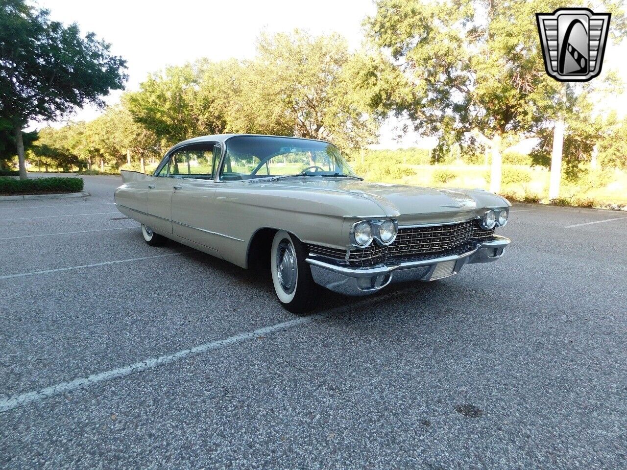 Cadillac-DeVille-Berline-1960-Beaumont-Beige-Persian-sand-76560-6