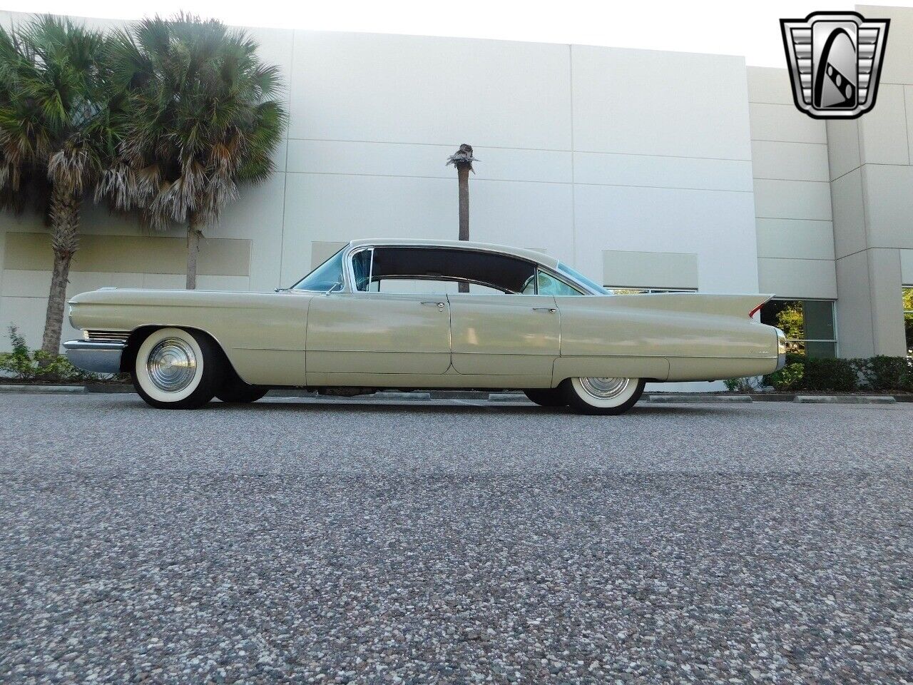 Cadillac-DeVille-Berline-1960-Beaumont-Beige-Persian-sand-76560-9