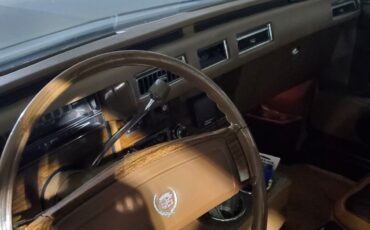 Cadillac-DeVille-Berline-1978-Brown-beige-61155-1