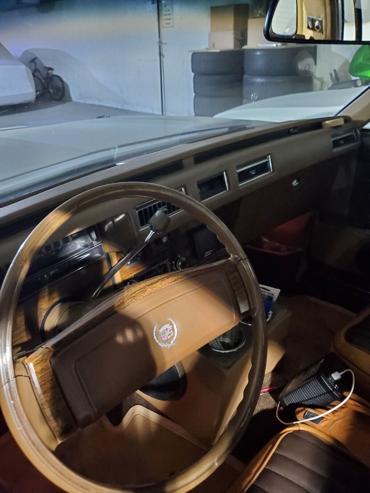 Cadillac-DeVille-Berline-1978-Brown-beige-61155-1