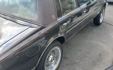 Cadillac-DeVille-Berline-1978-Brown-beige-61155-4