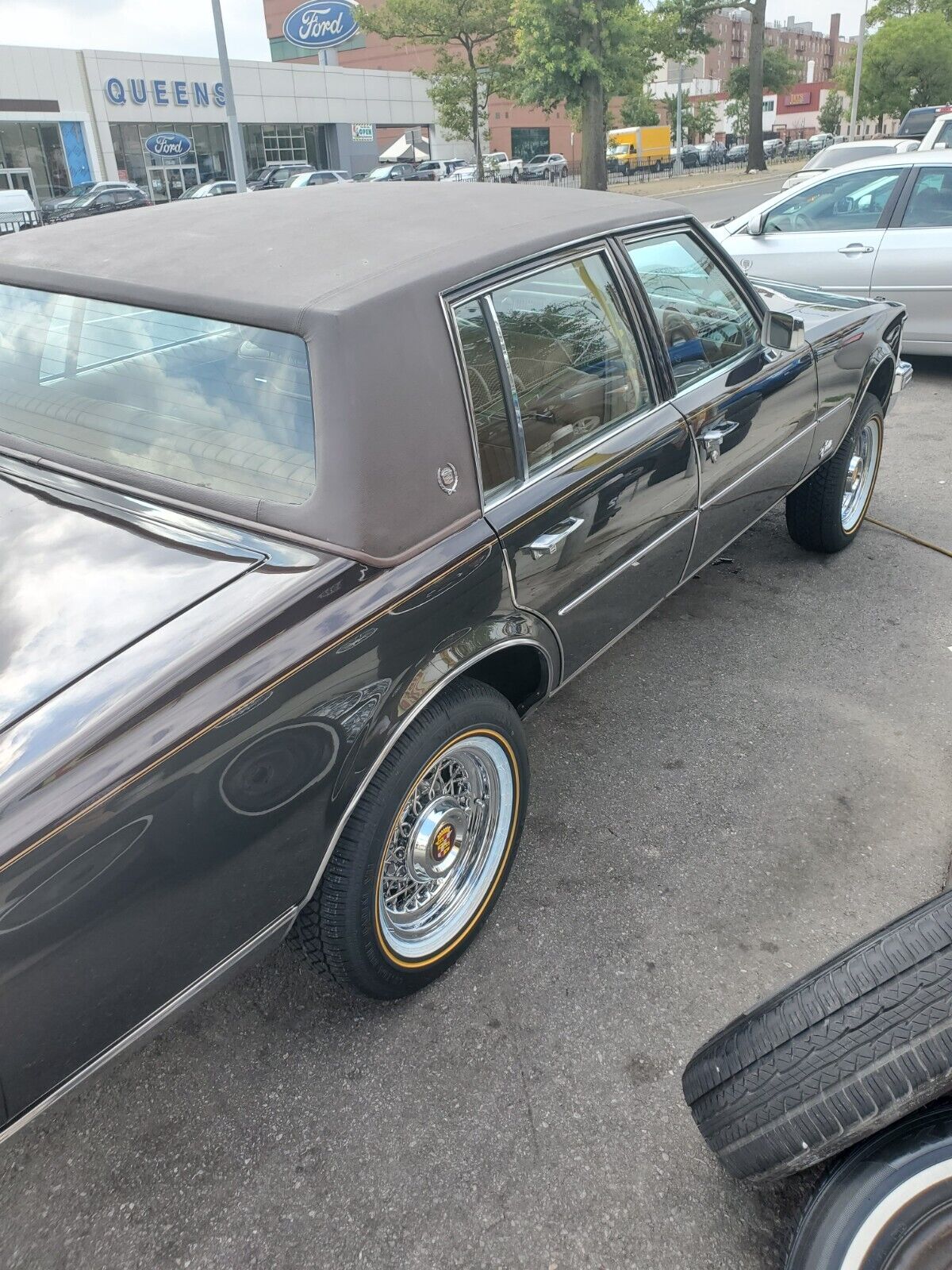 Cadillac-DeVille-Berline-1978-Brown-beige-61155-4