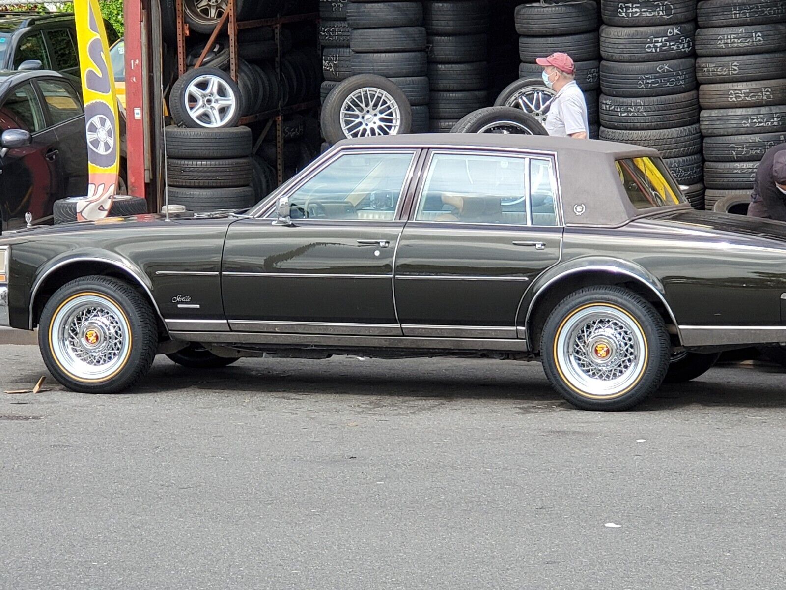 Cadillac-DeVille-Berline-1978-Brown-beige-61155-7