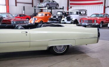 Cadillac-DeVille-Cabriolet-1967-Persian-Ivory-Black-45651-4