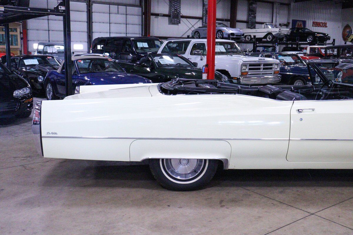 Cadillac-DeVille-Cabriolet-1967-Persian-Ivory-Black-45651-8