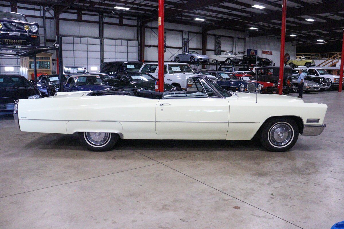 Cadillac-DeVille-Cabriolet-1967-Persian-Ivory-Black-45651-9