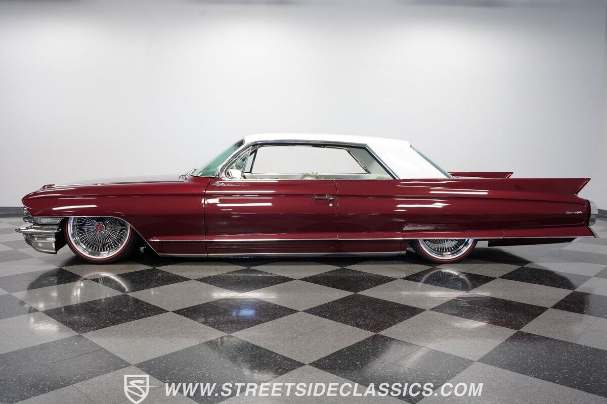 Cadillac-DeVille-Coupe-1962-Burgundy-White-771-2