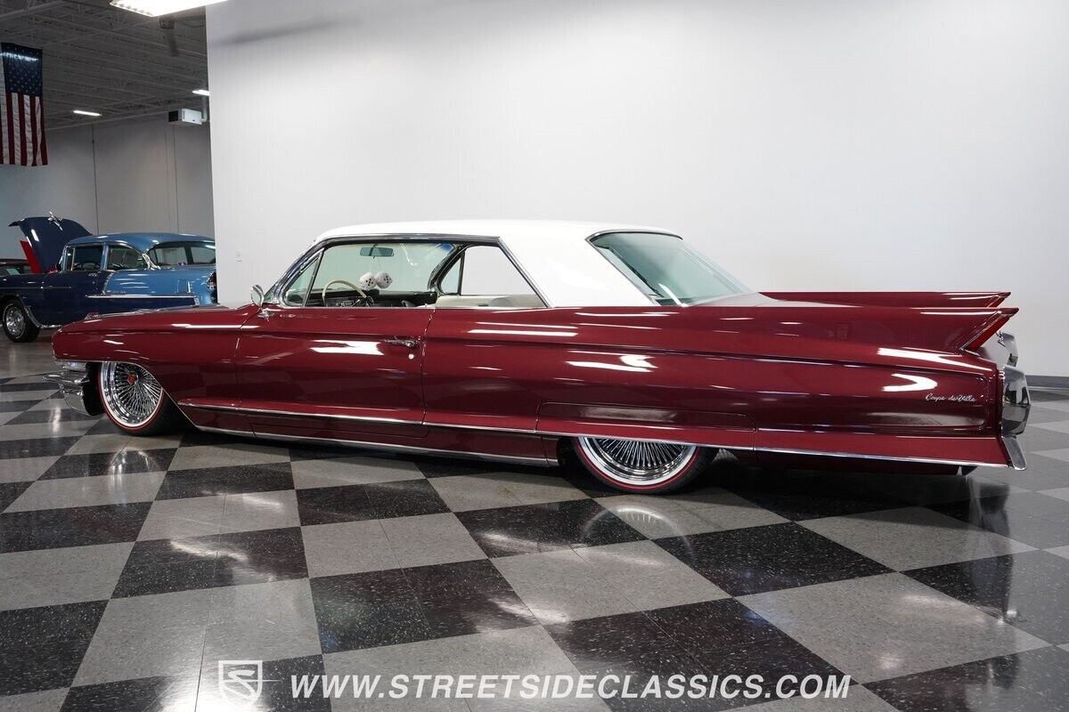 Cadillac-DeVille-Coupe-1962-Burgundy-White-771-8