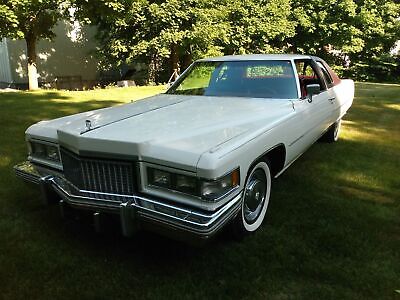 Cadillac-DeVille-Coupe-1975-White-Burgundy-96574-1