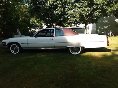 Cadillac-DeVille-Coupe-1975-White-Burgundy-96574-2