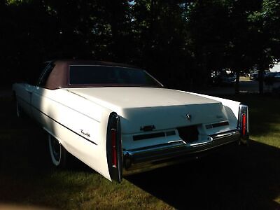 Cadillac-DeVille-Coupe-1975-White-Burgundy-96574-3