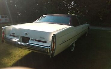 Cadillac-DeVille-Coupe-1975-White-Burgundy-96574-4