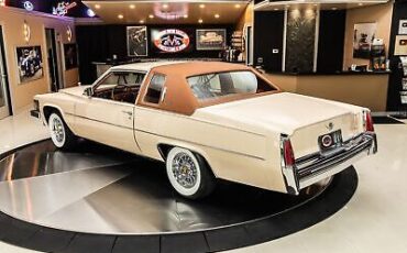 Cadillac-DeVille-Coupe-1977-16