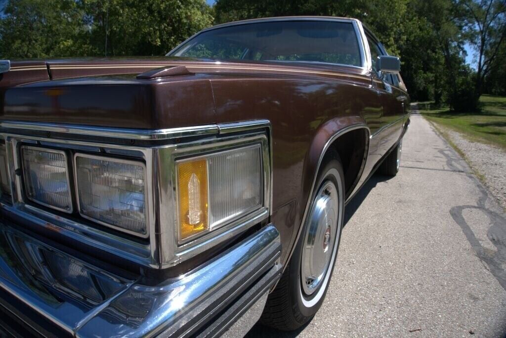 Cadillac-DeVille-Coupe-1977-Brown-Tan-80689-11