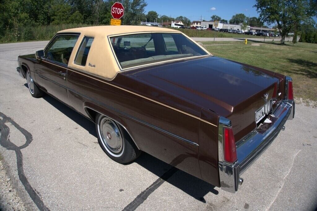 Cadillac-DeVille-Coupe-1977-Brown-Tan-80689-3