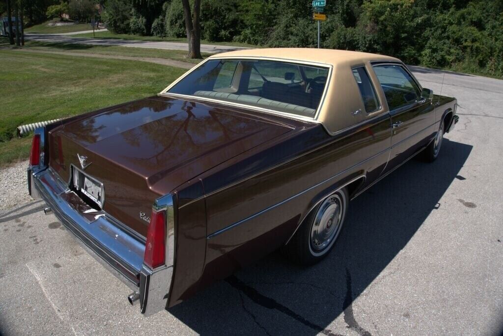 Cadillac-DeVille-Coupe-1977-Brown-Tan-80689-5