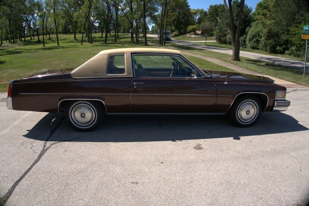 Cadillac-DeVille-Coupe-1977-Brown-Tan-80689-6