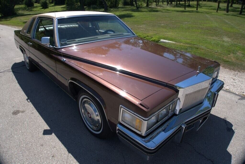 Cadillac-DeVille-Coupe-1977-Brown-Tan-80689-7