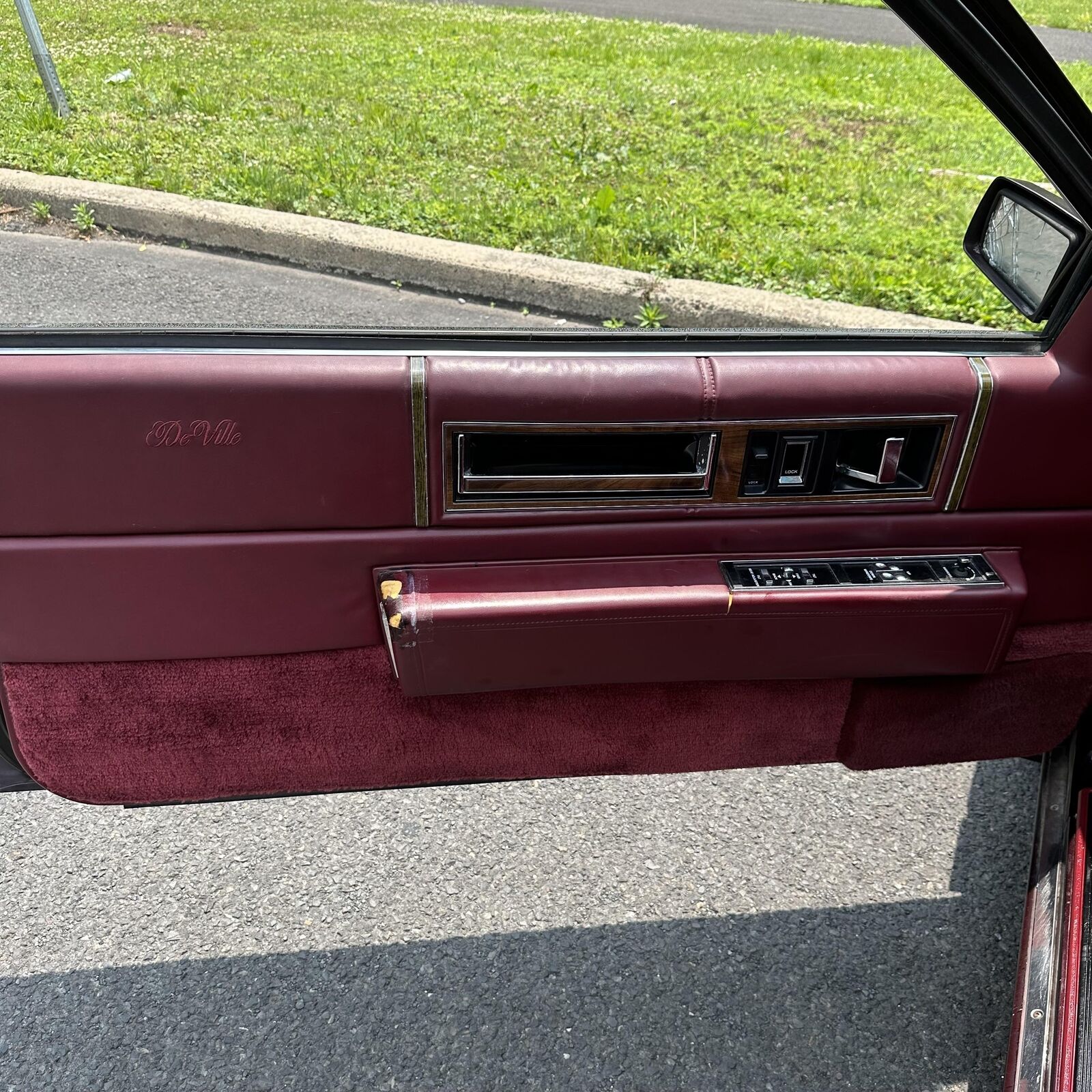 Cadillac-DeVille-Coupe-1993-Burgundy-Red-54911-13