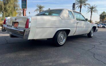 Cadillac-Deville-1977-white-99779-1