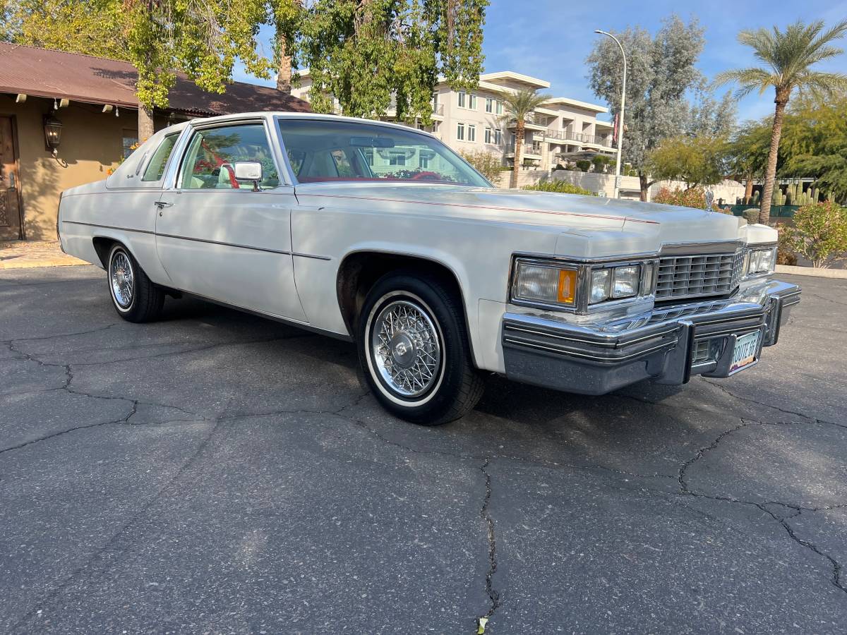 Cadillac-Deville-1977-white-99779-3