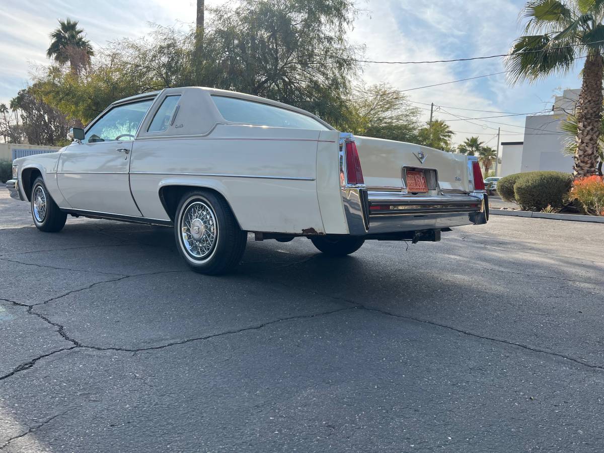 Cadillac-Deville-1977-white-99779-6