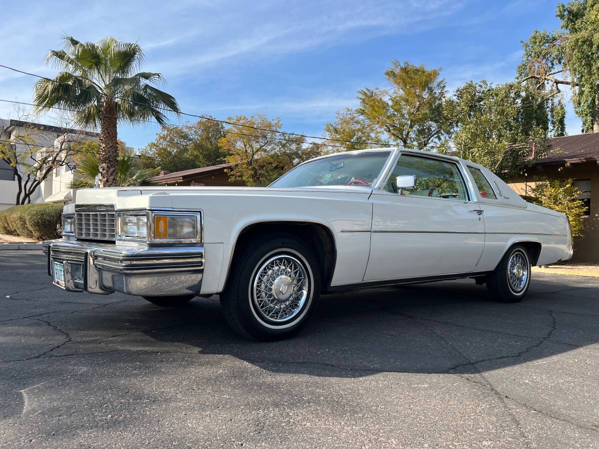 Cadillac-Deville-1977-white-99779