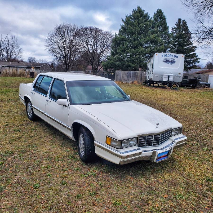 Cadillac-Deville-1991-white-180246-1